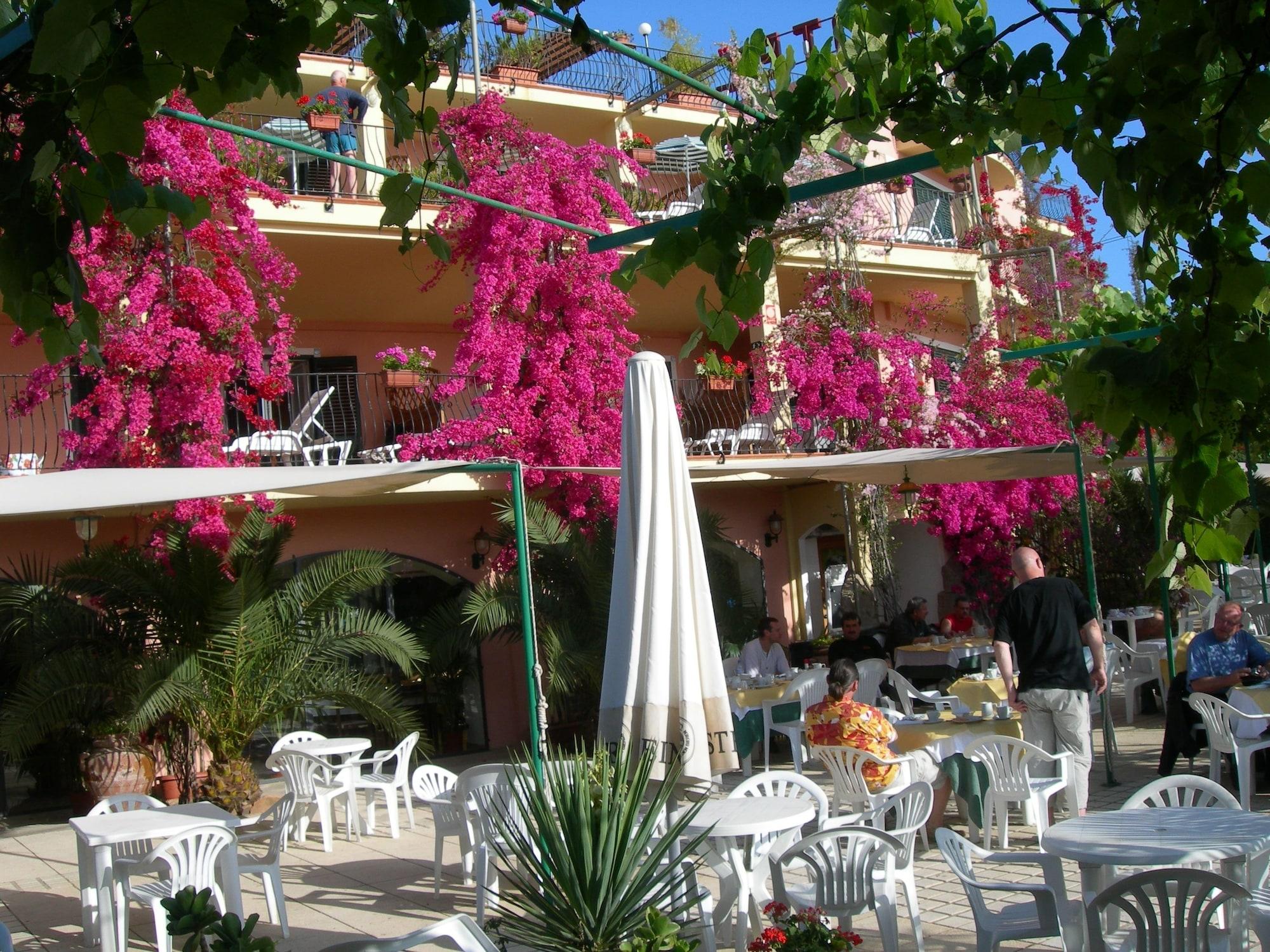 Domus De Janas Sul Mare Hotel Bari Sardo Exterior photo