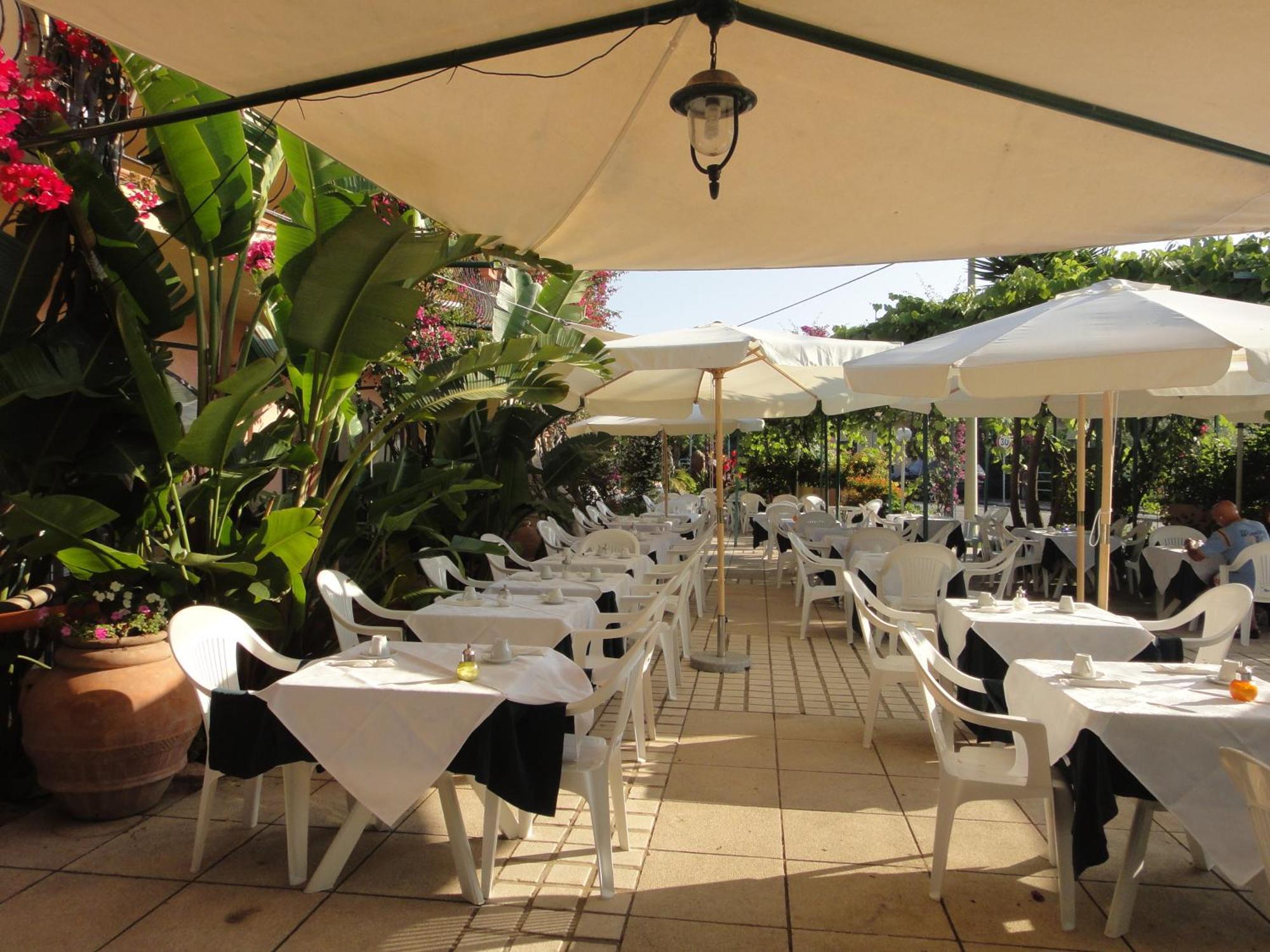 Domus De Janas Sul Mare Hotel Bari Sardo Exterior photo